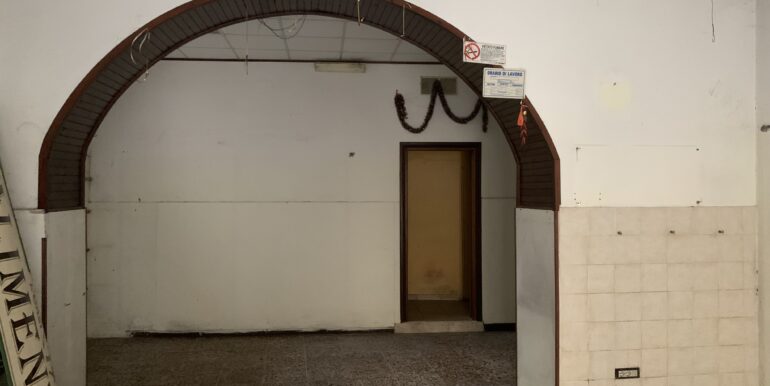 locale-con-corte-supino-fr-lepinia-immobiliare-1