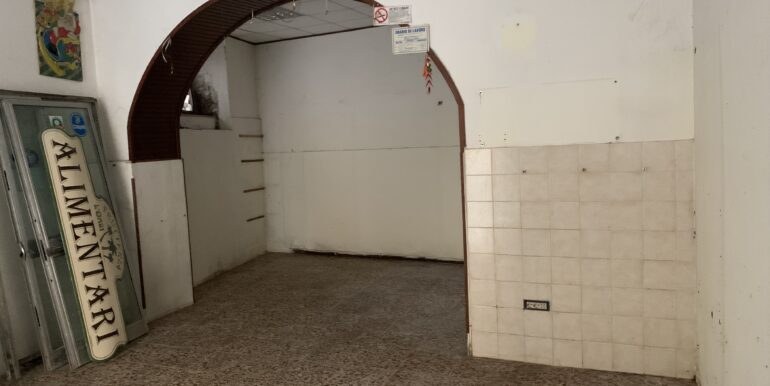 locale-con-corte-supino-fr-lepinia-immobiliare-10