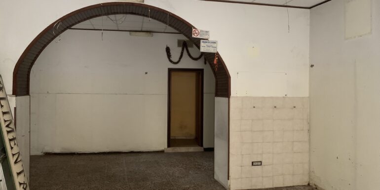 locale-con-corte-supino-fr-lepinia-immobiliare-11