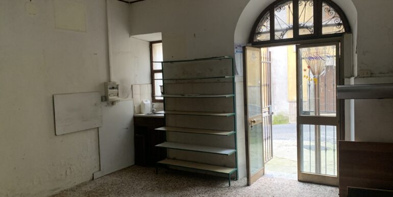 locale-con-corte-supino-fr-lepinia-immobiliare-12