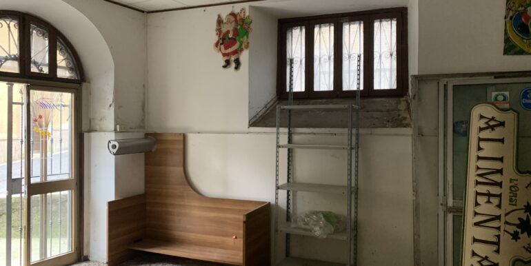 locale-con-corte-supino-fr-lepinia-immobiliare-14