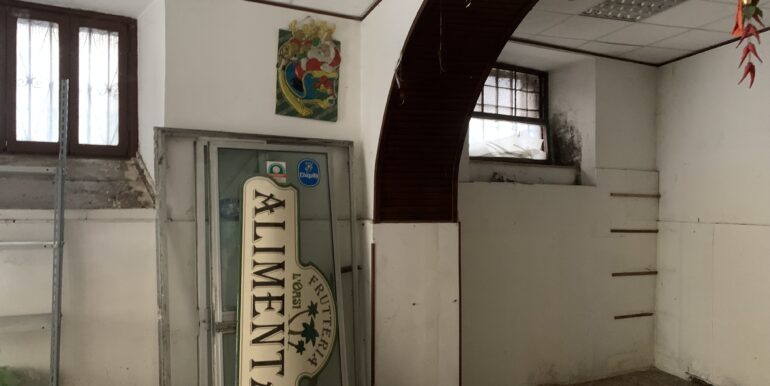 locale-con-corte-supino-fr-lepinia-immobiliare-15
