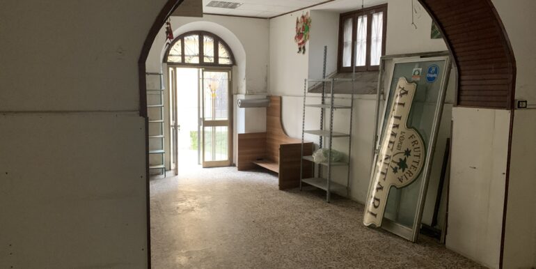 locale-con-corte-supino-fr-lepinia-immobiliare-6