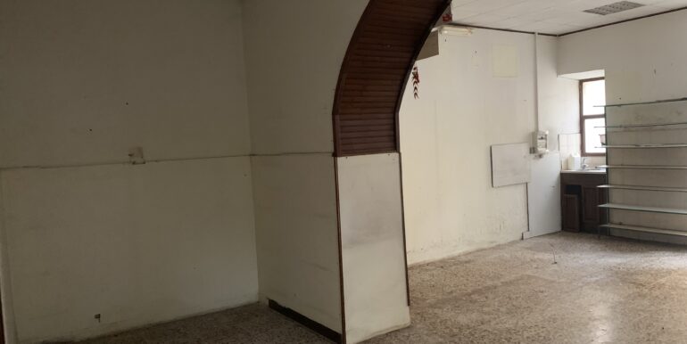 locale-con-corte-supino-fr-lepinia-immobiliare-9
